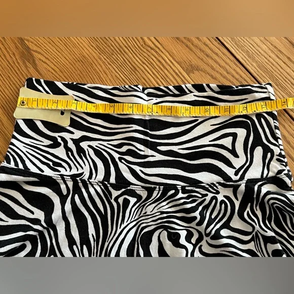 Ladies Zebra Fashion Set (4) Piece: Top, Skirt, Pocketbook & Lanyard 🦓 - Picture 11 of 16